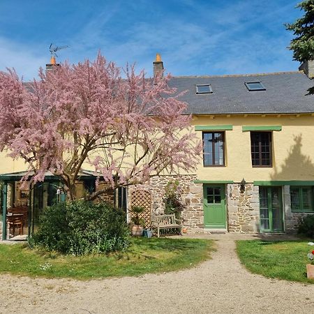 Bed and Breakfast Les Berges De La Planchette Yvignac-la-Tour Esterno foto