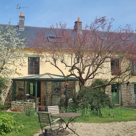 Bed and Breakfast Les Berges De La Planchette Yvignac-la-Tour Esterno foto