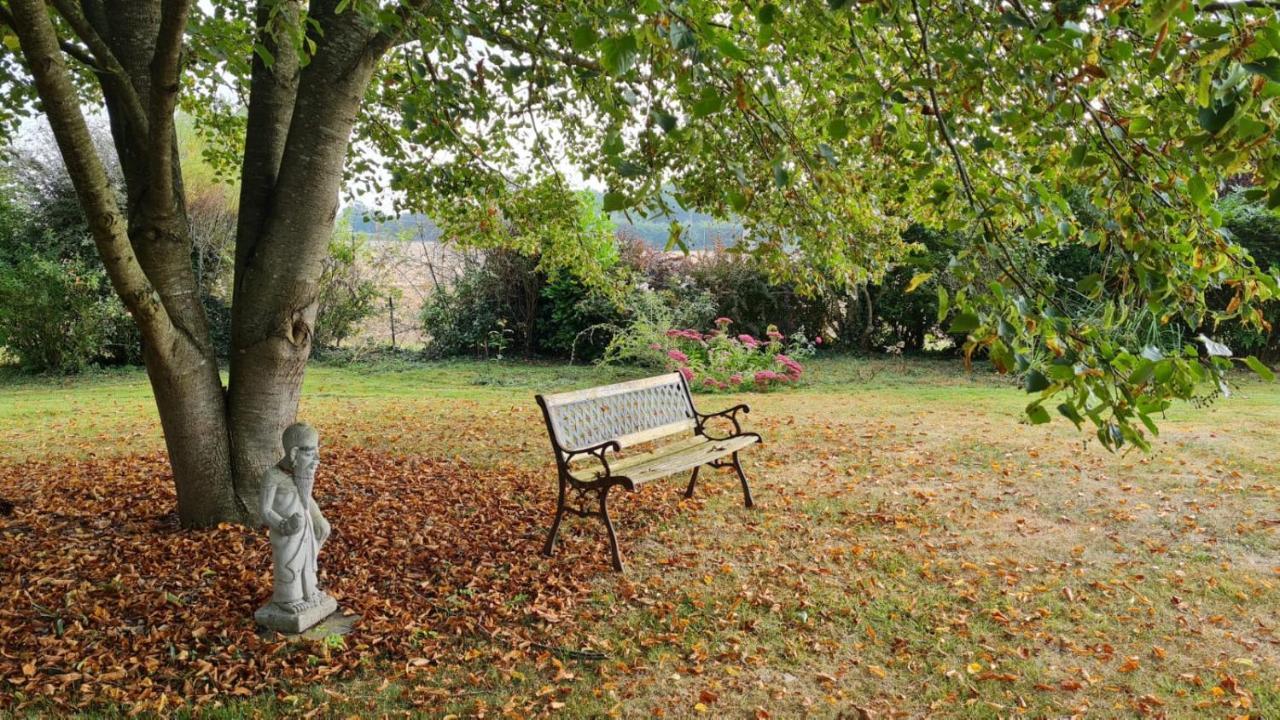 Bed and Breakfast Les Berges De La Planchette Yvignac-la-Tour Esterno foto