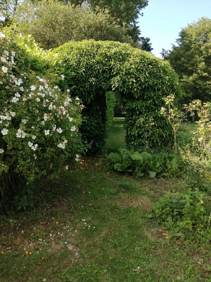 Bed and Breakfast Les Berges De La Planchette Yvignac-la-Tour Esterno foto