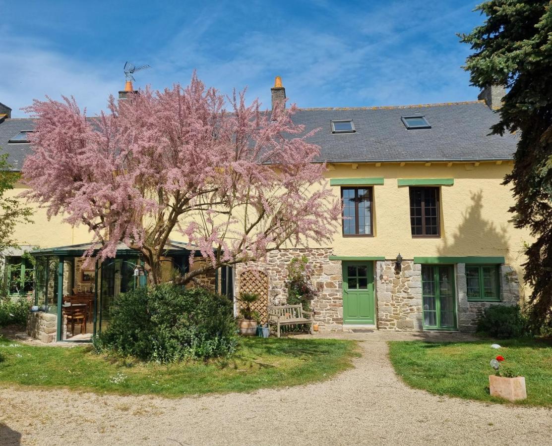 Bed and Breakfast Les Berges De La Planchette Yvignac-la-Tour Esterno foto