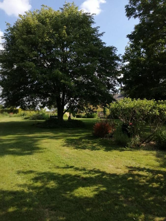Bed and Breakfast Les Berges De La Planchette Yvignac-la-Tour Esterno foto