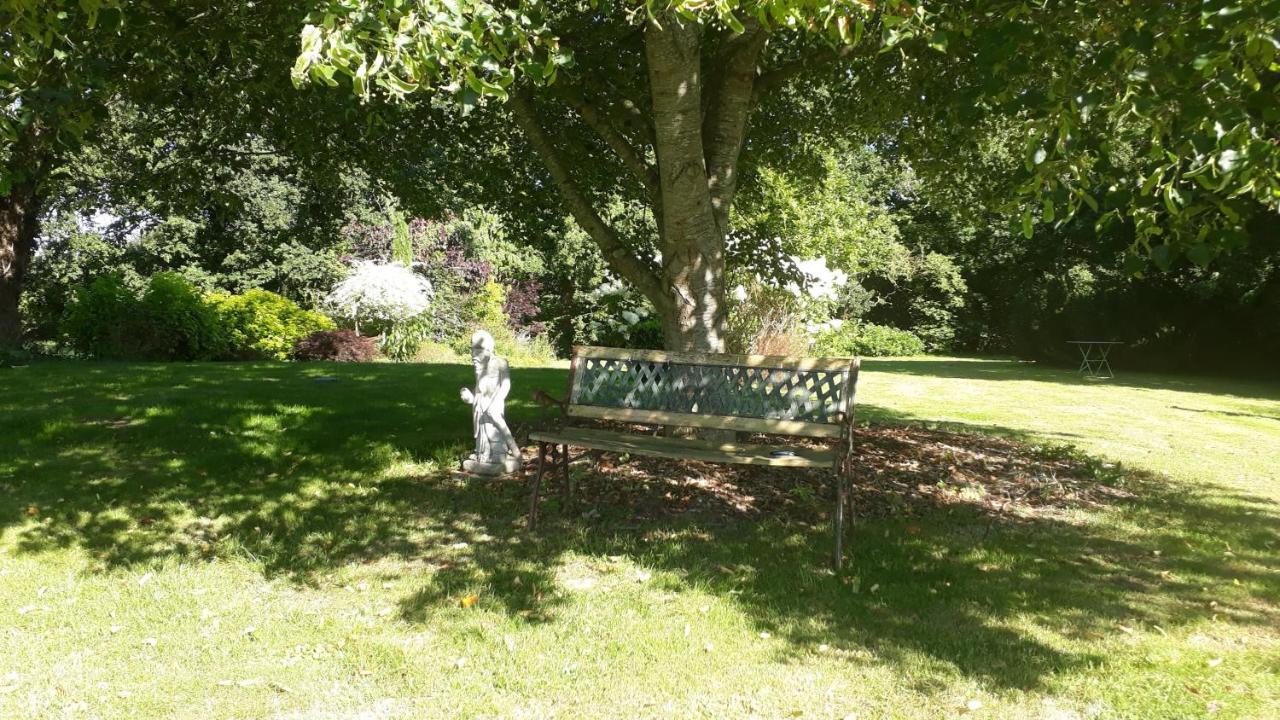 Bed and Breakfast Les Berges De La Planchette Yvignac-la-Tour Esterno foto