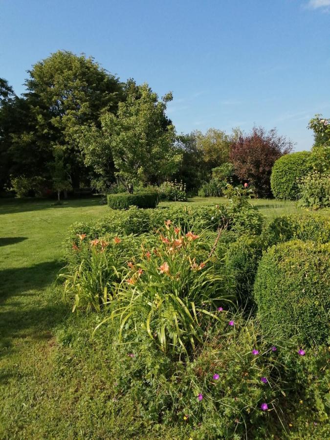 Bed and Breakfast Les Berges De La Planchette Yvignac-la-Tour Esterno foto