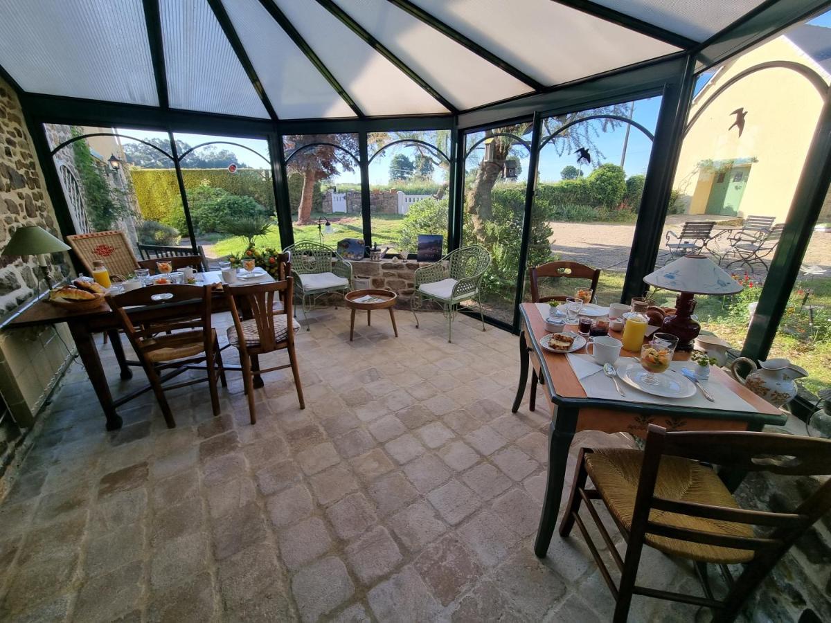 Bed and Breakfast Les Berges De La Planchette Yvignac-la-Tour Esterno foto